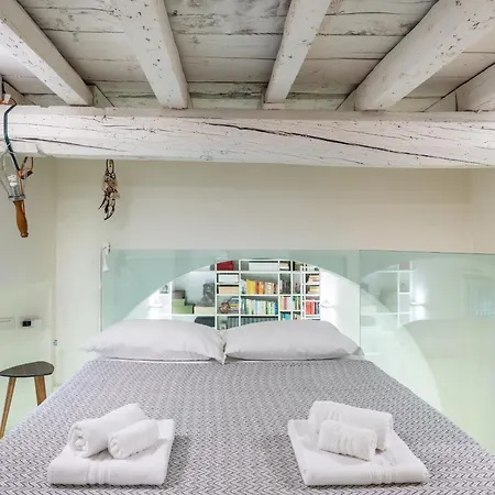Lägenhet Luxury Duplex Flat With Sauna Few Steps From Duomo *